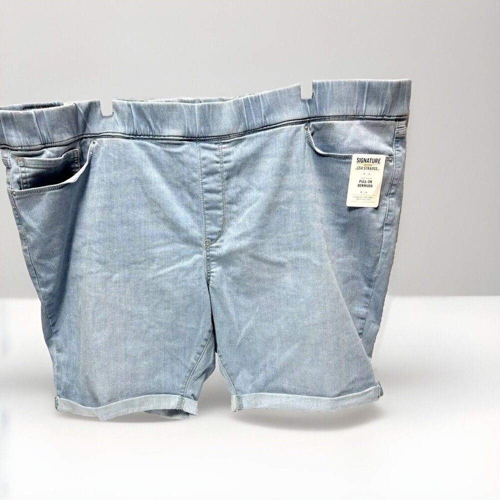 Levis Strauss Pull On Bermuda Women's Plus Size Jean Shorts 28/39W - Brand New